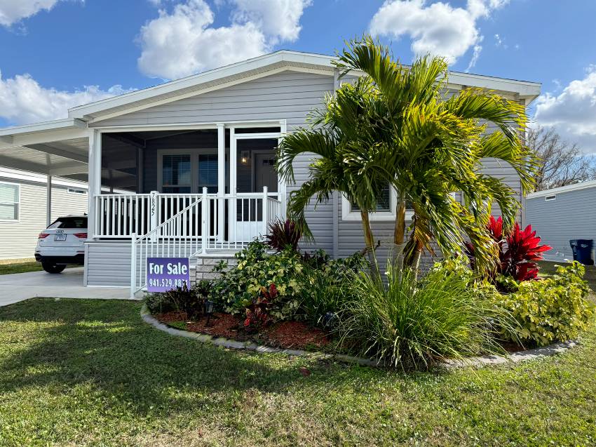 Ellenton, FL Mobile Home for Sale located at 7825 Chandler St Colony Cove